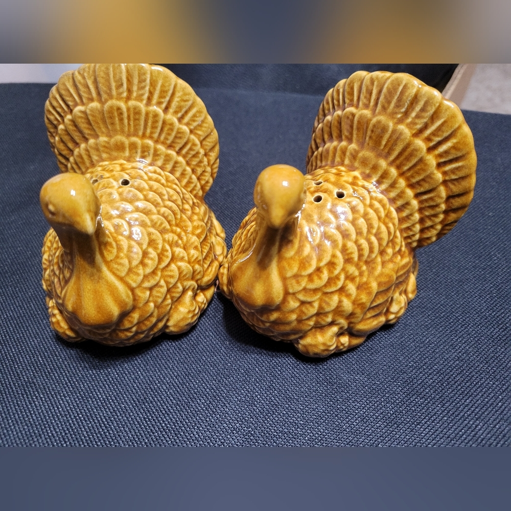 Set of Turkey Salt and Pepper shakers, Thanksgiving Turkey Gobblers NEW